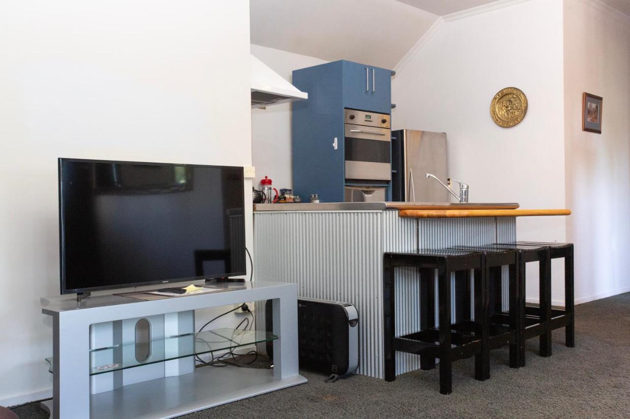 Cork And Keg Motel Renwick ภายนอก รูปภาพ