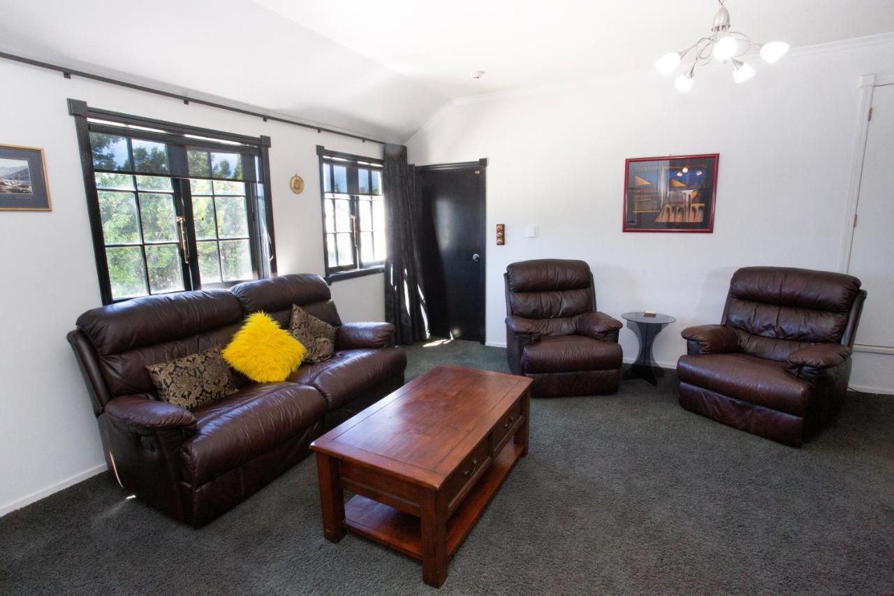 Cork And Keg Motel Renwick ภายนอก รูปภาพ
