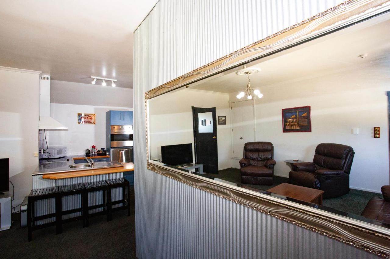 Cork And Keg Motel Renwick ภายนอก รูปภาพ
